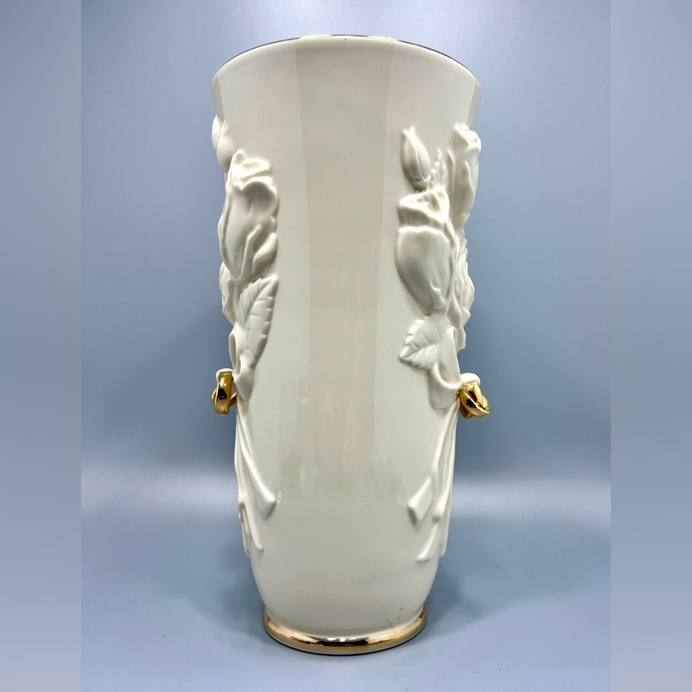 LENOX WEDDING VASE WITH ROSES AND GOLD RINGS DESIGN - Picture 2 of 6
